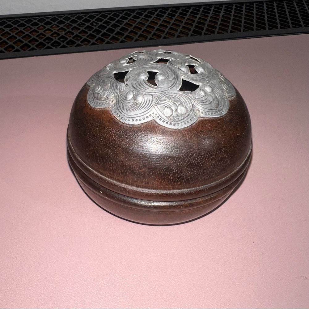 Vintage Lovely‎ Wooden Trinket/ Diffuser Box With Pressed Metal As A Decorative